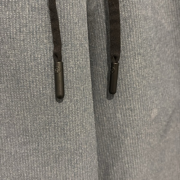 Lululemon men’s lined shorts - Picture 3 of 6